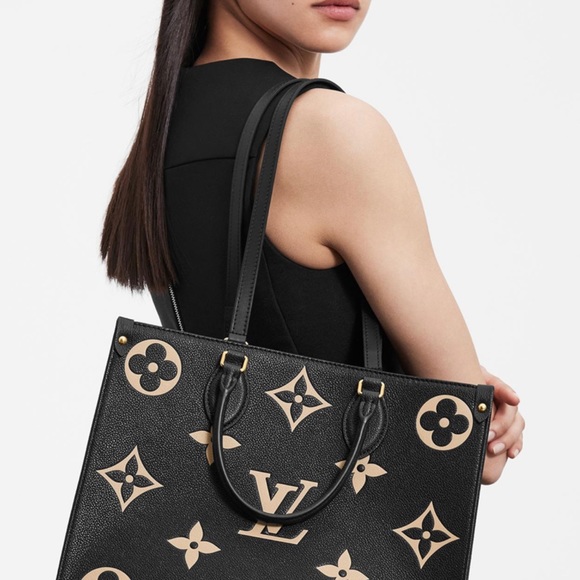 LV on the go black and cream MM Only one on Poshmark this bag  very hard to find - Picture 4 of 16